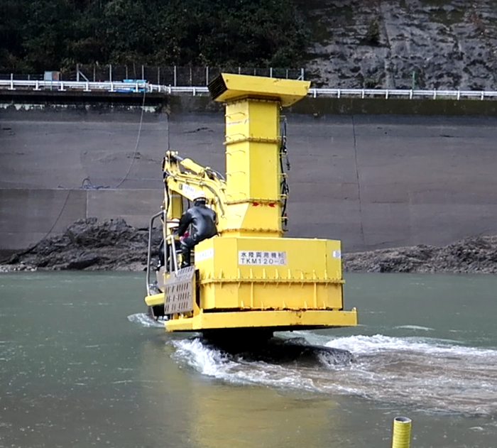 水陸両用バックホウ 極東建設株式会社 水中施工のスペシャリスト集団