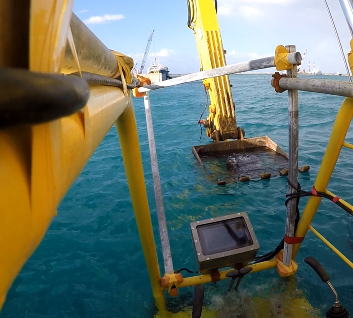 水中バックホウ