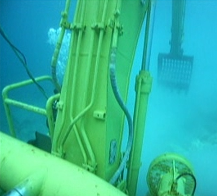 水中バックホウ