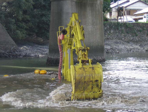 水中バックホウの基礎工事　床堀