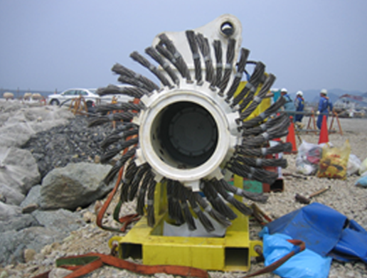 水中バックホウの基礎工事　岩盤清掃