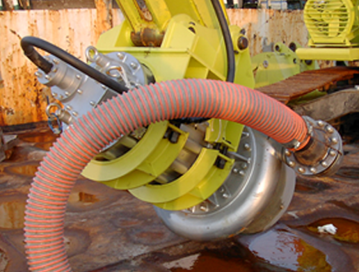 水中バックホウの養浜工事